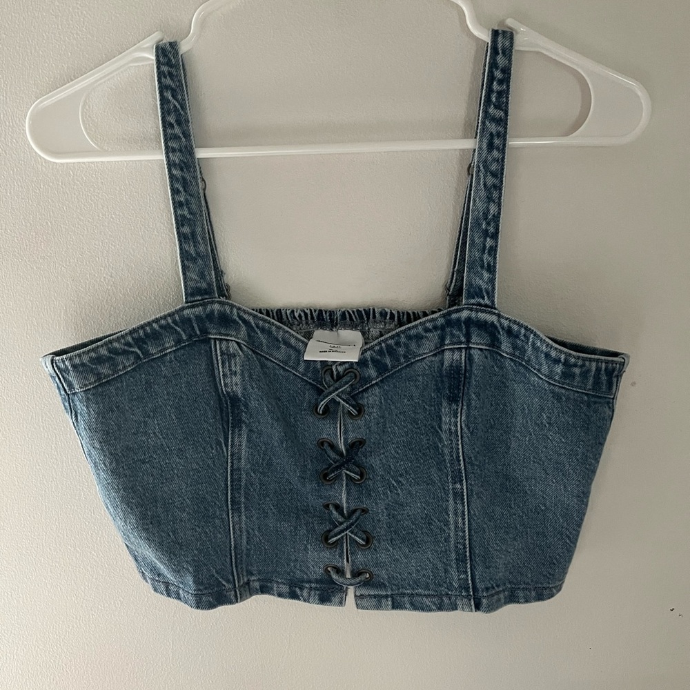 social tourist by Hollister Jean lace up top size medium never worn!